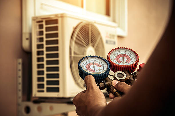 Professional Hvac technician working in Sun Valley, CA